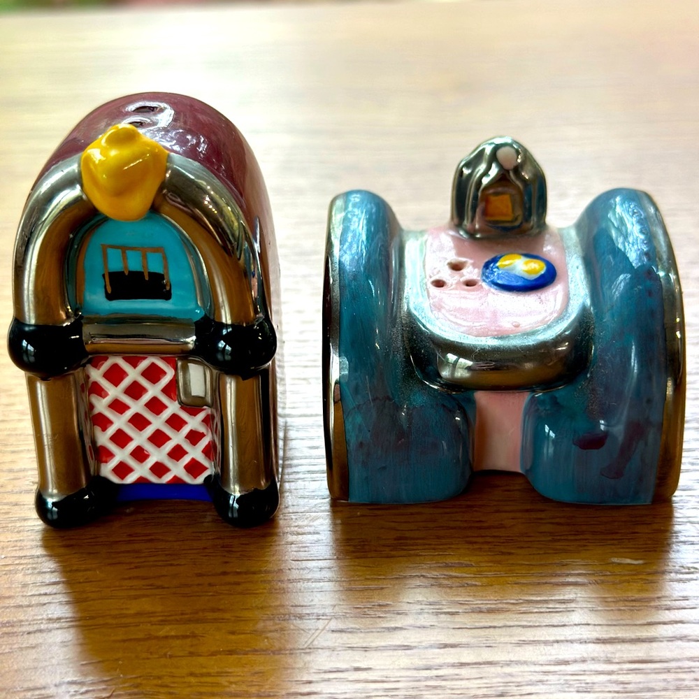 Jenny Berta Collectibles Salt Pepper Shaker Jukebox Set VGUC